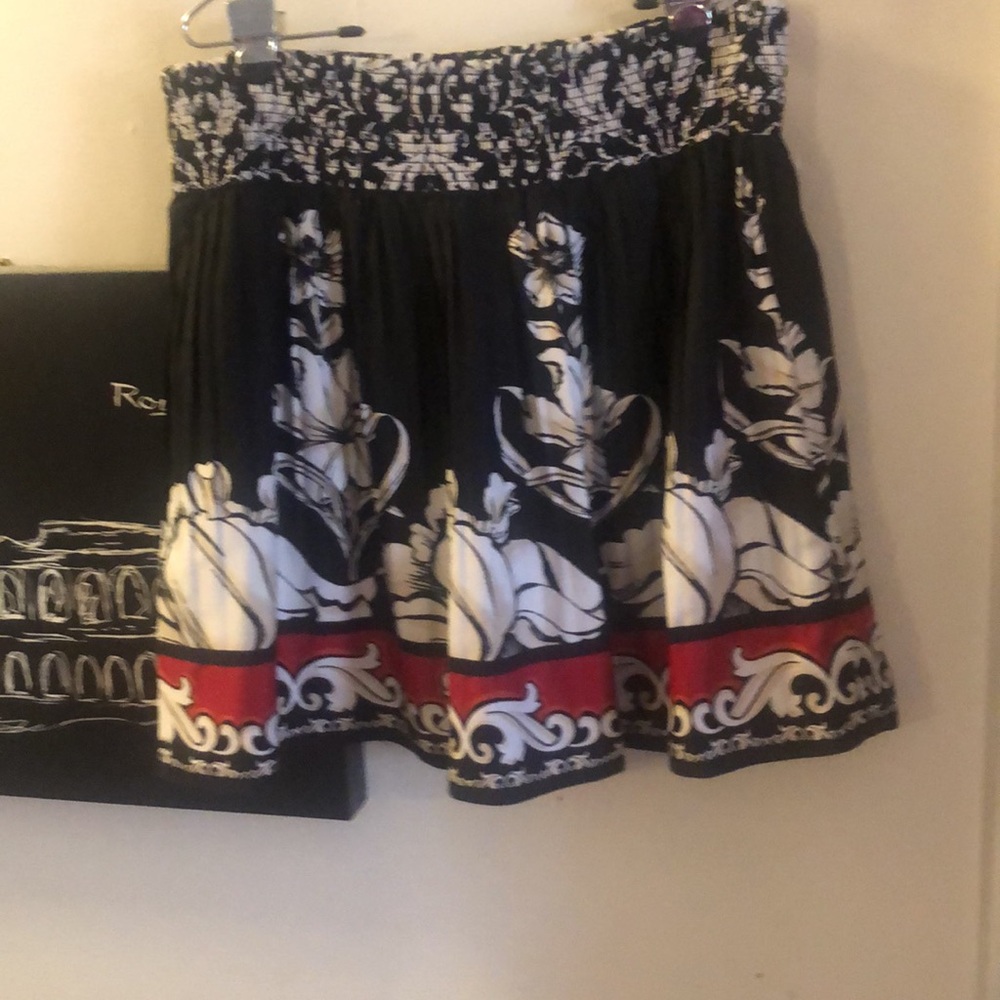 Cute White House Black Market Black/White/Red Print Mini Skirt - Picture 2 of 7
